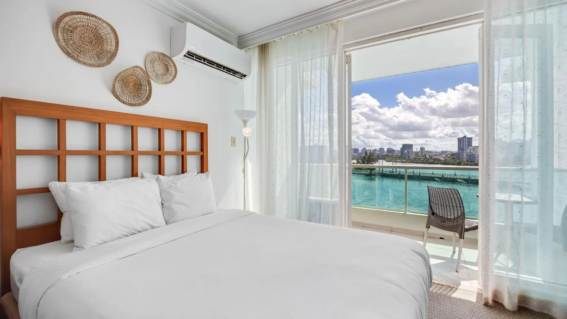 Condado Beach View Balcony Condado Beach ile iletişim